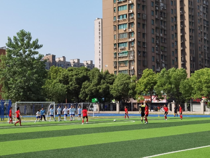 杭州市长阳中学男女足球队征战拱墅区足球比赛获佳绩
