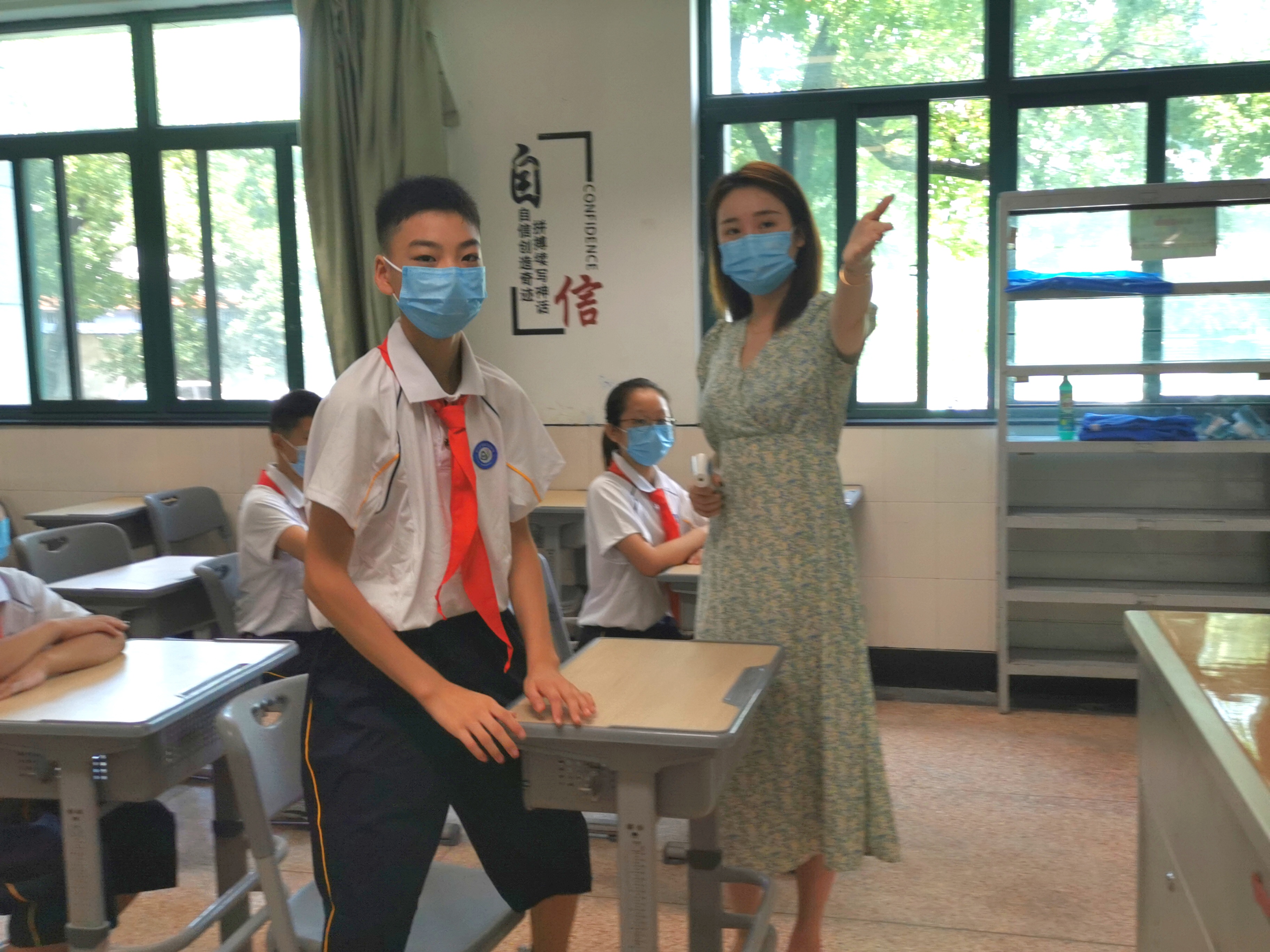 进入教室3.jpg 进入教室3.jpg
